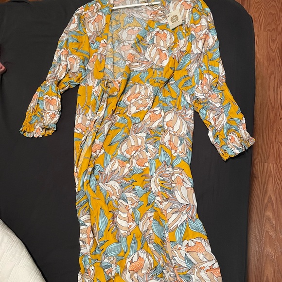 Floral yellow wrap dress - Picture 4 of 5